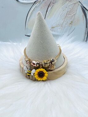 Gold-Tone Sunflower & Bee Charm Bracelet Dangle Charms Bracelet